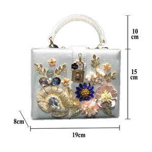 Sac à poignée supérieure de luxe pour femmes 3D Floral Pearl Diamond Shoulder Purses Fashion Crystal White Leather Wedding Party Evening Embrayages - Product Image 2