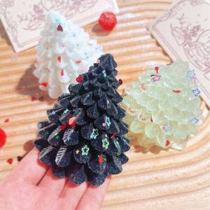 ของเล่นต้นคริสต์มาสใสลายธีมวันหยุดสำหรับใส่ในถุงของขวัญเด็ก ใช้สำหรับจัดแสดงในร้านค้า รางวัลในห้องเรียน และงานเฉลิมฉลองฤดูหนาว - Product Image 1