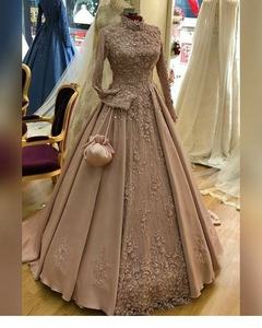 ชุดเจ้าสาว lehenga choli อะซิเตตที่สง่างามพร้อมด้วยการปักซาโดซีอย่างหนักสำหรับชุดแต่งงานยาวถึงพื้น - Product Image 1