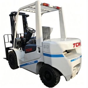 Montacargas Diésel TCM FD30 3T Usado en Venta, con Desplazador Lateral Hidráulico y Neumáticos Sólidos, Importado de Japón - Product Image 1
