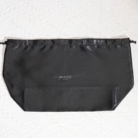 Grand sac à cordon en satin à fond carré personnalisé Sac à provisions de voyage haut de gamme Pochette cadeau de promotion pour le maquillage Sac à poussière en soie