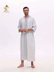 Último Modelo 2025: Thobe Árabe de Alta Gama para Hombre, Material Suave Antipilling, Elegante Diseño de Manga Tres Cuartos, Túnica de Oración para Hombre - Product Image 3