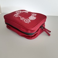 Trousse de Toilette de Voyage Suspendue en Twill Bourgogne, Compartiment Étanche en TPU Transparent, Motif Floral, Crochet Pivotant pour Cosmétiques et Articles de Toilette Féminins