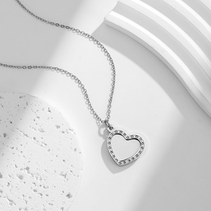 Kalung Liontin Hati Terbuka yang Dapat Diukir, Berlapis Emas 18K, Bahan Stainless Steel, Perhiasan Kenang-kenangan, Hadiah untuk Wanita - Product Image 3
