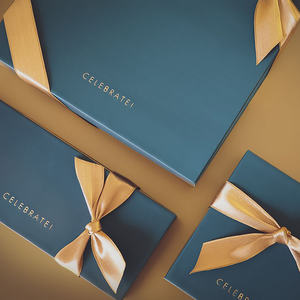 صندوق هدايا فاخر مخصص بشعار مصنوع من الورق المقوى بغطاء ثابت وقابل للإزالة مع شريط - Product Image 5