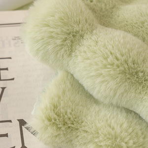 Funda de Sofá de Color Liso, Diseño Sólido, Apta para Clima Frío de Invierno y Primavera, Funda de Sofá de Piel de Conejo, Suave y Cómoda, en Oferta - Product Image 4