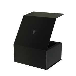 Boîte en carton recyclable avec logo personnalisé en relief, étiquettes imprimées, grande boîte cadeau noire de luxe à fermeture magnétique pour vêtements - Product Image 2