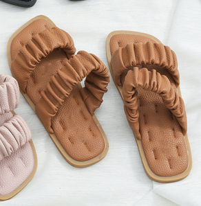 Nouvelles pantoufles décontractées d'été, design plissé tendance, chaussures plates de plage, semelles souples et durables, chaussures pour femmes - Product Image 6