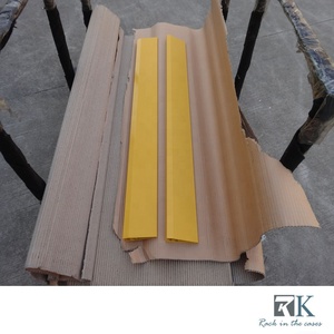 Plateforme de danse moderne en bois jaune veiné avec bords, pour la décoration d'événements - Product Image 6