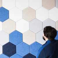Tuiles acoustiques hexagonales en feutre PET 100% fibre de polyester pour décoration murale intérieure, réduction de l'écho, avec support auto-adhésif en option