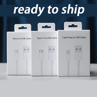 Boîte de charge pour téléphone avec fermeture magnétique, emballage en carton blanc doublé de plastique, personnalisable pour la recharge de téléphones portables et l'électronique