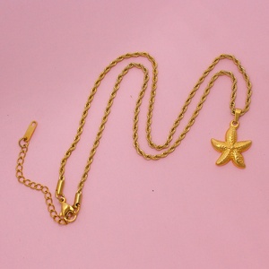 Pendentif plaqué or en acier inoxydable en forme d'étoile de mer, surface polie, style personnalisé, design minimaliste pour femmes - Product Image 4