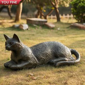 Escultura de Bronce Personalizada de Gato Acostado en el Césped - Product Image 2