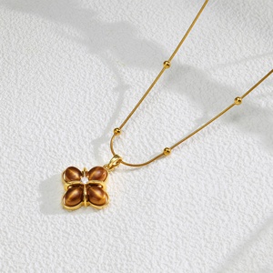 Collier vintage en acier inoxydable à plusieurs rangs avec pendentif trèfle à quatre feuilles, chaîne en bambou plaquée or 18 carats - Cadeau idéal - Product Image 3