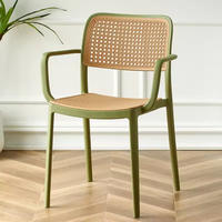 Vente en gros de chaises empilables chaises de restaurant chaises d'extérieur modernes en plastique rotin