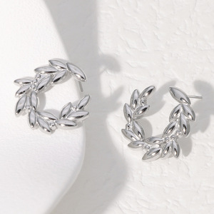 Pendientes de acero inoxidable con diseño de hoja, que no se desvanecen, y anillos limpios, estilo <span class=keywords><strong>trigo</strong></span>, estilo nicho, sensación de alta gama. - Product Image 3