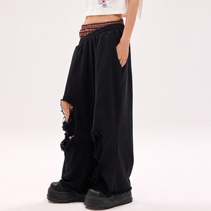 กางเกงวอร์มทรงหลวมสไตล์ <span class=keywords><strong>Y2K</strong></span> สำหรับ<span class=keywords><strong>ผู้ชาย</strong></span> สีเทา ขาดเซอร์ๆ แต่งริ้วๆ ขอบรุ่ย ทรงขาบาน - Product Image 4