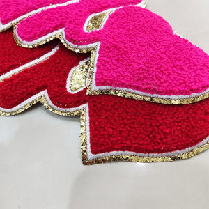 Toalla de chenilla grande personalizada al por mayor para el Día de San Valentín Xoxo bordado letras lentejuelas parches de hierro para ropa - Product Image 3