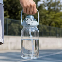 Bouteille d'eau sportive en PC de qualité alimentaire LG9127 1000ml 1500ml avec bouchon à paille à ouverture rapide et poignée de transport