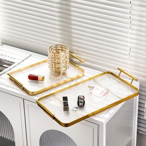 Plateau rectangulaire de luxe avec doubles poignées, design à rayures dorées, pour le rangement à domicile et les cadeaux - Product Image 3