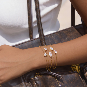 <span class=keywords><strong>J</strong></span>&D Jewelry Elegante Brazalete Ajustable <span class=keywords><strong>de</strong></span> Acero Inoxidable con Oro <span class=keywords><strong>de</strong></span> 18K y Circonita Brillante en Forma <span class=keywords><strong>de</strong></span> Corazón, Joyería Impermeable para Mujer - Product Image 2