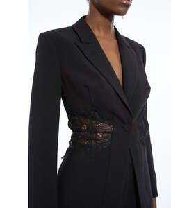 Blazer Entallado Personalizado para Mujer con Detalles de Encaje y Botón Sencillo - Product Image 3