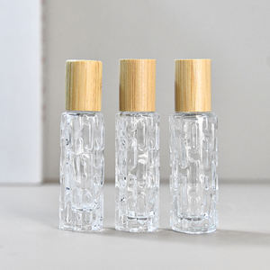 Bouteille à roulement à billes portable vide 10ml 15ml Bouteille d'huile essentielle unique avec surélevé sur la surface avec un couvercle en bois - Product Image 5