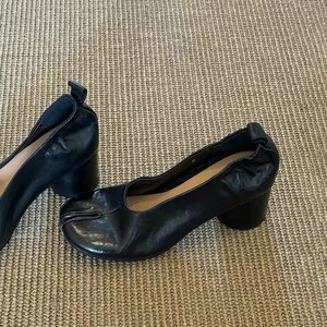 Zapatos de tacón alto retro con punta dividida para mujer 2026, elegantes, de tacón bajo y bloque, versátiles para uso diario, calzado de moda casual. - Product Image 1