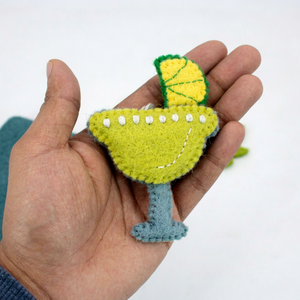 Margarita de fieltro de lana cosida a mano, de 10 cm, para juguete educativo: Comercio justo y hecho a mano de forma ética - Product Image 1