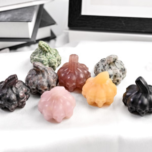 Figuras de Calaveras de Calabaza Talladas en Piedras Preciosas Naturales de 8 Facetas, Cristales Pulidos para Regalo Espiritual o Decoración del Hogar - Product Image 1