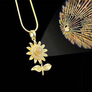 สร้อยคอแบบโชคเกอร์ลายดอกไม้ฉายภาพ LV026 100 <span class=keywords><strong>ภาษา</strong></span> ฉันรักคุณ ชุบทอง 18K พร้อมจี้รูปดอก<span class=keywords><strong>ทานตะวัน</strong></span> - Product Image 1