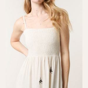 เดรสยาวผ้าลินินปักลายสไตล์โบฮีเมียนแบบใหม่ ดีไซน์ช่วงตัวเสื้อแบบสม็อค สายเดี่ยว สำหรับฤดูร้อน เหมาะสำหรับผู้หญิง - Product Image 4