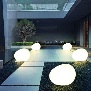 مصباح LED عصري للأماكن الخارجية والحدائق بتصميم على شكل حصاة مع 3 مستويات تعتيم - Product Image 6