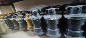 KATO HD700 HD450 DH308 экскаваторный гусеничный каток бульдозер Гусеничный несущий роликовый экскаватор запасные части для ходовой части экскаватора - Product Image 2