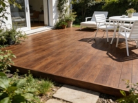 Revêtement de terrasse en PVC lisse, imperméable et résistant à l'humidité, de style moderne et écologique, avec installation par emboîtement pour usage extérieur