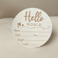 Panneau d'annonce de naissance « Hello World » avec décoration gravée au laser, accueillant les nouveau-nés avec un pack bébé « Hello World »