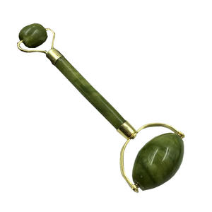 Massaggiatore Facciale Portatile HongYu in Giada Xiuyan Verde con Funzione Rilassante, Rullo per <span class=keywords><strong>Massaggio</strong></span> <span class=keywords><strong>Viso</strong></span>, Set Gua Sha, Confezione Personalizzata - Product Image 1