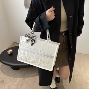 Bolso de Hombro Bordado de Moda Estilo 2026, con Sensación de Alta Gama, Gran Capacidad, Apto para Viajes Diarios y Uso Casual - Product Image 3