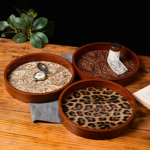 Bandeja decorativa redonda con patrón abstracto para almacenamiento y exhibición en el hogar, diseño tradicional, material de madera - Product Image 2