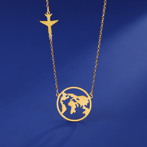 Collar con Colgante de Mapa del Mundo |   Acero Inoxidable Chapado en Oro PVD de 18K |   Joyería Personalizada con Mapa de País |   Impermeable, Hipoalergénico - Product Image 3