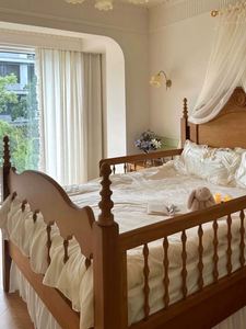 Cama de Matrimonio Francesa Tradicional de Madera Maciza Hecha a Medida con Estilo Suave - Product Image 5