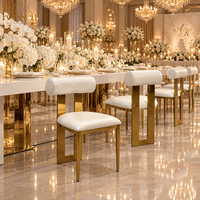 Chaise de banquet de luxe en acier inoxydable doré avec revêtement en cuir blanc, design moderne pour mariage, événement, hôtel, salle à manger