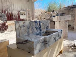 Lavabo Flotante de Mármol Natural de Lujo, Lavabo Integrado de Piedra, Encimera de Baño Montada en la Pared con Diseño Acanalado, Duradero - Product Image 5
