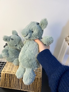 Peluche Dragon Timide Enchanté 31cm – Animal en Peluche Fantaisiste Gardien pour Décoration de Crèche – Comprend un Sac Anti-Poussière Gratuit – Cadeau de Luxe - Product Image 3