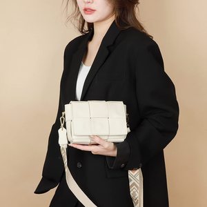 Bolso Bandolera de Cuero Genuino con Diseño Geométrico para Mujer, Correa Ajustable, Impermeable y Duradero - Product Image 4