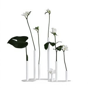 Vases de table minimalistes en acier inoxydable, finition blanche écologique, résistants à l'eau, couleurs personnalisables pour la décoration de mariage - Product Image 1