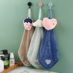 ผ้าเช็ดมือคอรัลฟลีซ ลายการ์ตูนสตรอว์เบอร์รี รูปหัวใจ เมฆ แห้งเร็ว ใช้ในครัว ห้องน้ำ รูปทรงสี่เหลี่ยมผืนผ้า ขนาดมาตรฐาน - Product Image 1