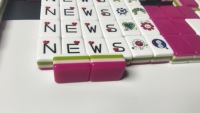 Jeu de Mahjong américain en acrylique 3 couches, rose rouge et vert, 36 mm x 25 mm x 11 mm, design de dessin animé personnalisé