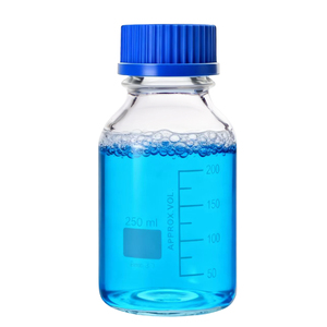 Bình đựng thuốc thử thủy tinh borosilicat trong suốt và màu hổ phách, có nắp vặn màu xanh, được sản xuất bởi CS Labglass. - Product Image 1