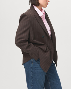 Blazers pour femmes de haute couture OEM, sur mesure, décontractés, col cranté, double boutonnage, à rayures fines, veste blazer pour femmes avec épaulettes - Product Image 2